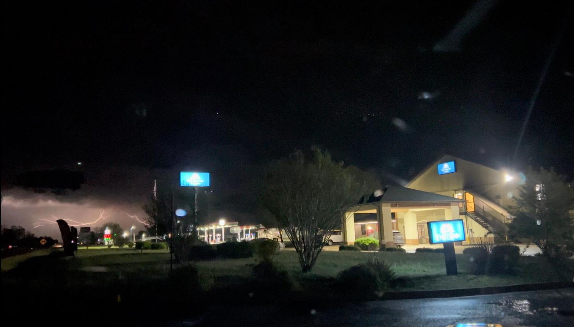 アメリカズ ベスト バリュー イン&スイーツ ピンクニービル Pinckneyville エクステリア 写真